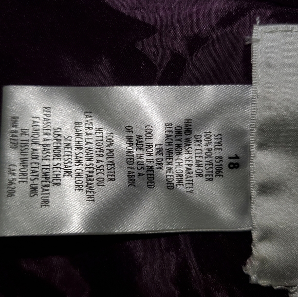 Dresses - Picture 2 of 5